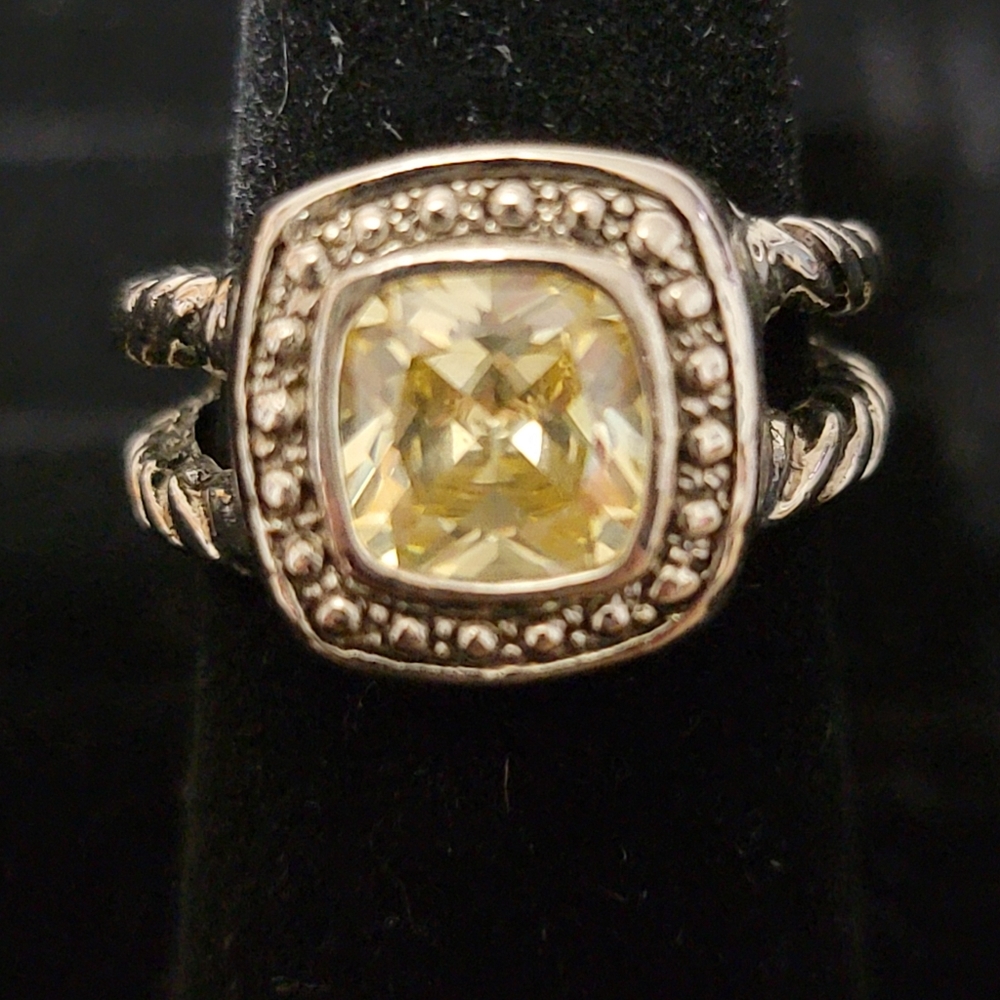 Beautiful silver colored ring with bling! Shiny square cut light gold gem